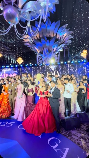 CHEERS TO 75 YEARS AND TO MANY MORE! 🥂 WATCH: The biggest and brightest stars of GMA Network shared a toast at the #GMAGala2025! | GMA Network