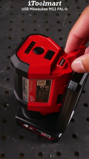 ไฟส่องพื้นที่พร้อมช่องชาร์จ USB Milwaukee M12 PAL-0