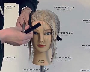 2-DIMENSIONS LOB - Layered LongBob with Curtain Bangs Live Workshop Recording 🇺🇸 One of my favorite techniques: The two-dimensional shape build-up by moving the finger position in width, but not in depth. This creates a length increase that is ideally adapted to the shape of the head 💡 The technique works both as a graduation and as layers 👌🏻 🇪🇸 Una de mis técnicas favoritas: El aumento de la forma bidimensional moviendo la posición de los dedos en anchura, pero no en profundidad. Esto cr