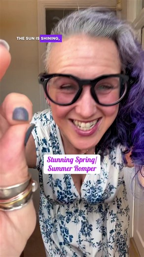 This romper suit feels as beautiful as it looks. It’s the perfect sunny spring & summer outfit, for holidays, festivals or just enjoying sunny days off. It comes in green and blue, in a large range of sizes and it’s brilliant quality too #romper #playsuit #springfashion #springoutfits #summeroutfits