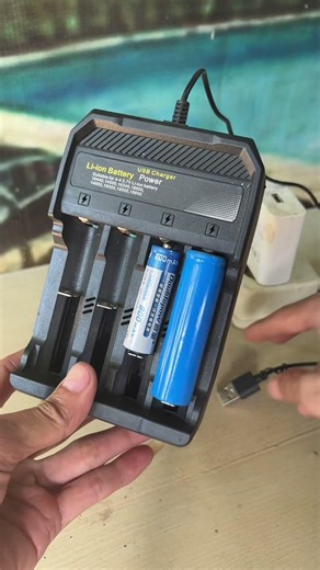 4-Slot USB Lithium 18650 Battery Charger with Fast Charging #batterycharger #batterycas
