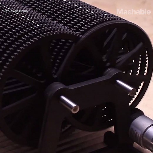 To celebrate his billionth second on Earth, Daniel de Bruin built the machine to visualize a googol which is one with 100 zeros behind it. | Mashable