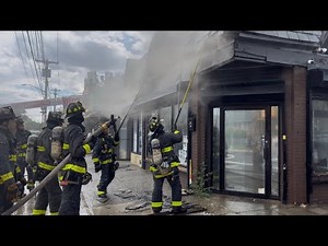 [Early Arrival] FDNY Queens 10-75 All Hands Box 5634, fire in the cockloft of a commercial.