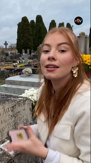 📱📜🌼 Dans ce cimetière 2.0, il suffit de flasher un QR code pour découvrir l’histoire des soldats tombés pour la France. Grâce à un passionné, Jacques Sergent, archives et photos ressurgissent pour préserver la mémoire locale. #mémoire #cimetiere #QRCode #histoire #innovationslocales #France3 #patrimoine #Loudun | France 3 Nouvelle-Aquitaine