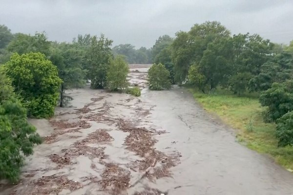 Videos show water rising within minutes during deadly Texas flash flood