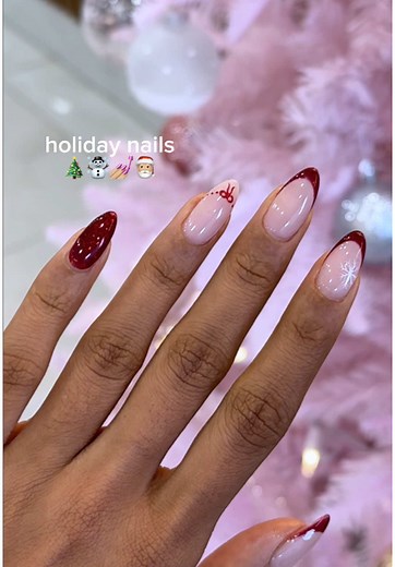 Holiday nails 💅🏼☃️🎄 I love the little bow 🎀 @KENZO NAIL STUDIO killed it again! All products used are linked on my LTK store in bio! . . . . . . . Christmas nails Holiday nails Nails for holidays #holidaynails ##christmasnails #nailinspo