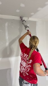 First time trying the minishot, this was a good workout! @level5tools #mudding #woman #drywall #construction #taping #interior #reno #satisfying #womanintrades #womaninbusiness | Tradesgirly