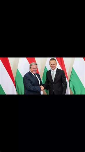 Kapitány István, a Shell globális alelnöke 2023 augusztus 20-án Szijjártó Pétertől vehette át a Magyar Érdemrend Tisztikeresztjét a magyar energiaipar és a globális környezetvédelem terén végzett kiemelkedő munkájáért, különös tekintettel a Shell net-zero kibocsátási céljainak elérésében betöltött szerepére. Szijjártó méltatásában hangsúlyozta Kapitány magyar származásának fontosságát és hozzájárulását a világ nagy problémáinak megoldásához. Kitüntetés: Magyar Érdemrend Tisztikeresztje. Átadó: S