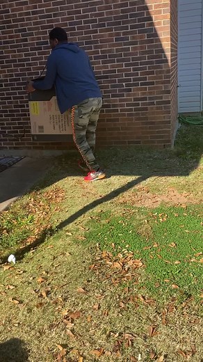 When you meeting your new neighbor | BuckRainer and friends