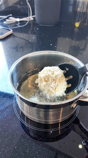 Harry Maguire on Instagram: "Leek and garlic infused cod cakes with homemade lemon and dill mayo 😍 Cod cake ingredients: 350g skinless cod fillet, diced into cubes 350g maris piper potatoes 350ml whole milk 2 bay leaves Zest of 1 lemon 1 medium sized leek 2 cloves of garlic 100g white breadcrumbs 100g plain flour 1 egg 50g unsalted butter 200ml rapeseed oil Lemon and dill mayo ingredients: 2 egg yolks Juice of 1 lemon Teaspoon of dijon mustard 30g fresh dill 200ml rapeseed oil Method: Peel and 
