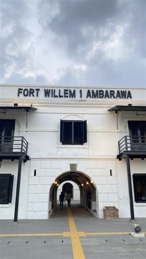 Arif Prasetya Adji on Instagram: "Fort William 1 - Main Java Defence of Netherland Government - Plan at 1817 and built by Netherland Architect Liutenant General Carel van Der Wijk use Neo Classical style. Through the years that fort use as Prison. #fortwilliam #fortwilliam1ambarawa"
