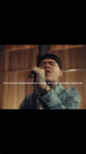 Junior H: ¿Músico sin movimiento de piernas?