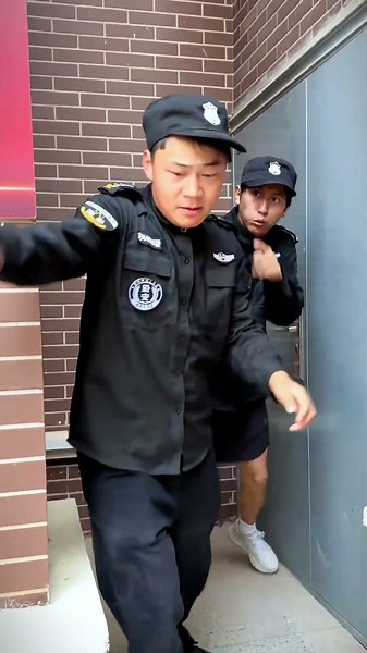 This take real skills to deliver the food!