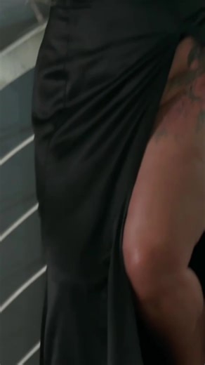 Sukienka zaprojektowana pod tatusia - wyzywający styl