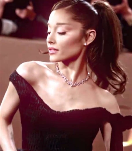 i thought the intro was funny but she looks amazing as always || scp: sceneagb cc: mine || #arianagrande #goldenglobesawards #cynthiaerivo #arianagrandeedits ##catvalentine #victorious #netflix #aftereffects #nickelodeon #fy #fyp #you #goviral #trend #hashtag #tiktok #trending #edit