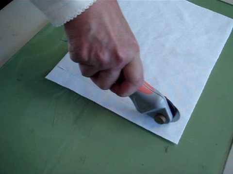 直線・曲線もきれいにカットできる「ロータリーカッター」