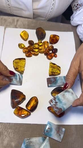 ⭐️✨AMBER & LARIMAR NECKLACE ✨🔷 ✨La magia del ámbar y el larimar trasciende el tiempo y el espacio. El ámbar, con su fuego ancestral, susurra historias de siglos atrapadas en su resina dorada más el larimar, con su alma oceánica, refleja la calma y la inmensidad del Caribe. 🍃Cuando mis manos los entrelazan, no solo diseño joyas, creo arte, forjo emociones, inmortalizo la energía de la tierra y el mar en piezas que laten con su propia luz. Visit Us: www.GisselleMancebo.com WhatsApp 1(849) 855-31