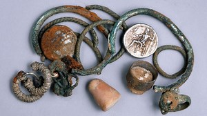 Treasure found in cave dates back 2,400 years