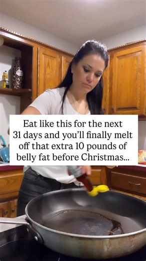 Sasha Rogers| Nutrition & Fat Loss for Women 30+ on Instagram: "Like this post and make sure that you following @sasharogers_lpc for more nutrition and fat loss advice with your new counseling + coaching best friend 🫶 Women overcomplicate nutrition. You do not need recipes with 20+ ingredients. You don’t need to spend hours in the kitchen (that you don’t have). You don’t need all things organic. What you do need in order to melt away the extra pounds you are storing in your belly… (1) A strateg