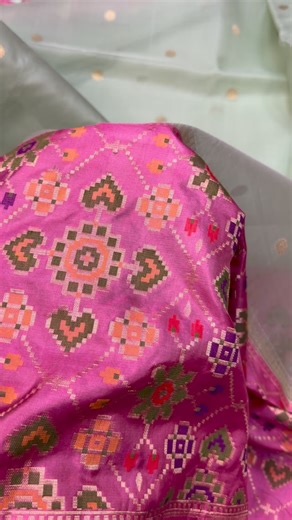 HMR HANDLOOMS ® on Instagram: "Handwoven in pure organza, this pista green saree features a stunning Patan Patola–inspired pink silk border and delicate gold zari round motifs across the body. A perfect blend of softness, heritage, and timeless artistry. #hmrhandlooms #banarasisaree #puresilksaree #handloomsaree #indianwedding #indianbride #banarasisilk #pureorganza #korasilksaree #patolasarees"