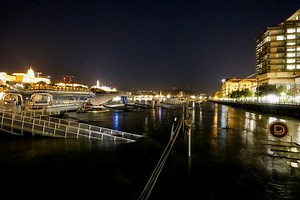 236K views · 2K reactions | Az áradás napjai pár másodpercben - így árasztotta el a Duna a rakpartot. #Budapest | Budapest Városháza | Facebook