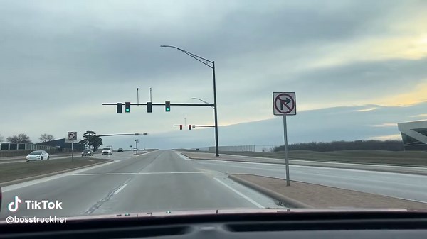 Nationwide 🌍 Opportunities A lot of people don’t realize courier routes exist in almost every city. I’m LIVE NOW breaking down how drivers are finding these opportunities! #courier #delivery #driver #nationwide #money