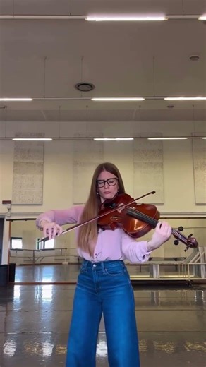 🎻 LA VIOLA TAMBIÉN EMOCIONA Una interpretación íntima de viola, con un sonido cálido, profundo y…