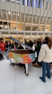 Bellissima esibizione all’interno dell’Oculus 😍 #Queen #newyorkcity #oculusnyc #nyc Jubiana | La mia New York