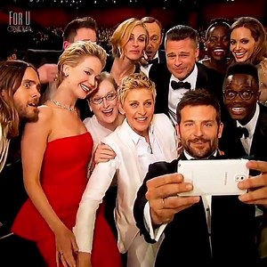 2.8M views · 10K reactions | No nos olvidemos de cuando en los #Oscars, Ellen DeGeneres logró romper el récord de la foto más retwitteada tomándose una selfie junto a varias estrellas de Hollywood. | Forucinema | Facebook