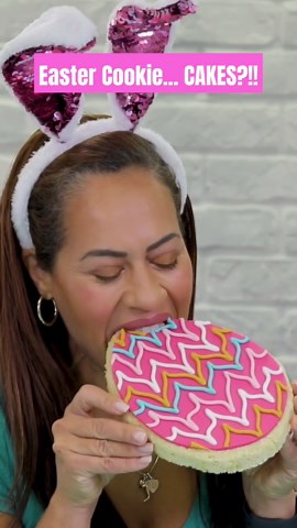 I couldn’t resist turning these cute cookies into a full cake