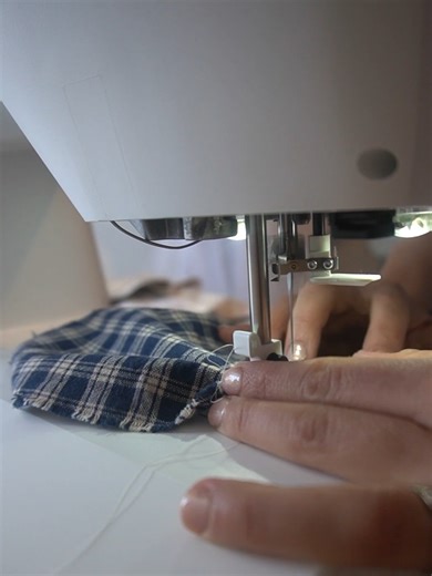 Sewing feet make your projects look ✨️cleaner✨️ Easy gathering foot tutorial for beginners. 🩷 @sewtalentmagnetichoop @Husqvarna Viking Sewing Aus @Hobby Lobby @patterncouture #sewwithme #sewingtiktok #sewingtutorial