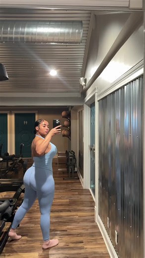 I’m just trying to build the biggest dump truck I can🤣. #mombod #fyp #bodybuilding #bodypositivity #fitnessjourney