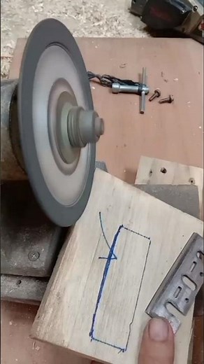 Tips and tricks on how to sharpen the blades of a wood planer #woodworking #asmr #fypyoutube