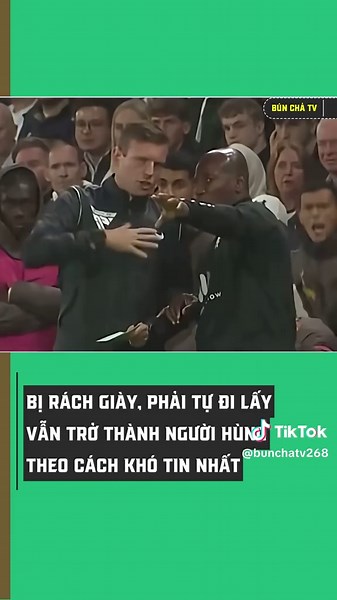 Bị rách giày, phải tự đi lấy vẫn trở thành người hùng theo cách khó tin nhất #xuhuong #bunchatv #bongda #fyp #seagames2025 #sportsontiktok