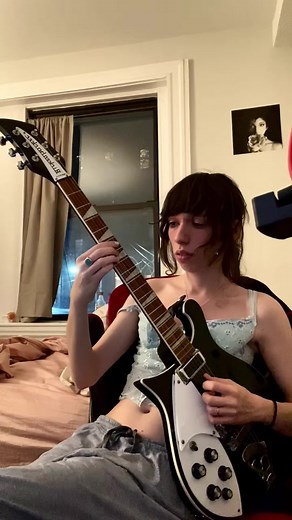 Carrie Brownstein: A Guitarist Icon | Sleater-Kinney #RiotGrrrl