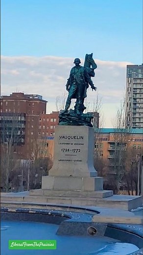 Hôtel de Ville, Château Ramezay & Place Vauquelin in Old Montréal! #Québec #Canada⚜️🇨🇦