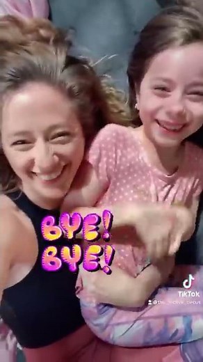 Little Mama’s (7) favorite circus tricks.🎪 HUGE DROP!!😲