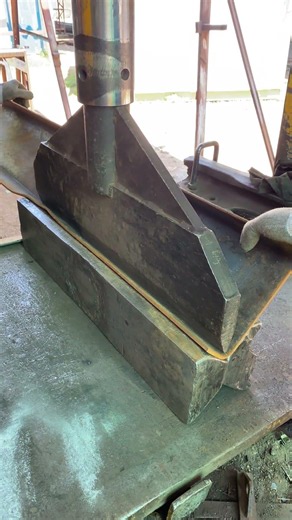 Manufacturing Truck Body Chassis Frame #manufacturing #truckbody #hydraulicpress