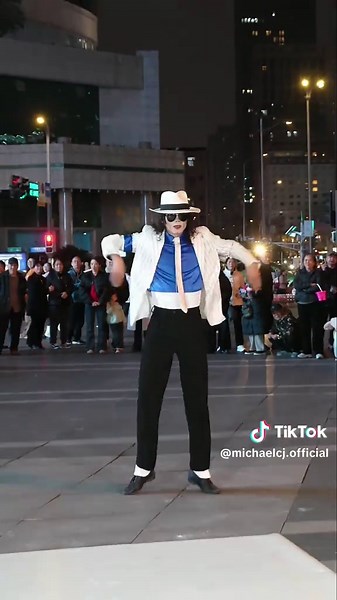Moonwalk, a cosmic dazzler#caijun #michaeljacksoncaijun#michael #mj #dance #moonwalk #SmoothCriminal