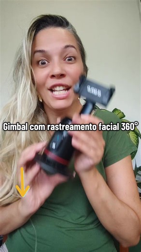 Gimbal com rastreamento facial 360° para gravação automática com enquadramento inteligente. O gimbal com rastreamento facial 360° acompanha seus movimentos em tempo real e mantém o rosto sempre centralizado. Ideal para gravar sozinho, criar vídeos, lives, reels e chamadas sem ajuda. Rastreamento facial automático, rotação 360° e ajuste contínuo de enquadramento.