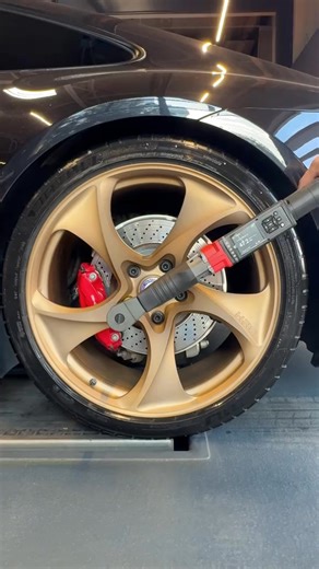 1K views | Digital torque wrench #howto #tireshop #didyouknow #torquewrench #tireservice | Smart Work | Facebook