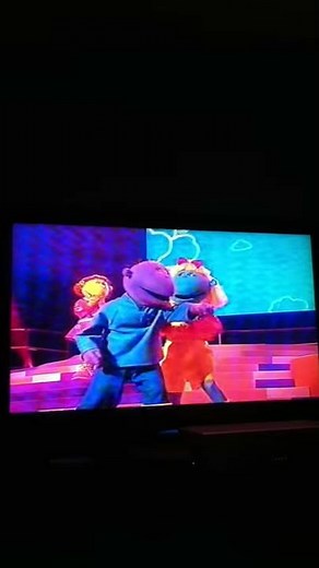 Tweenies Live Milo insults A Sleepy Man