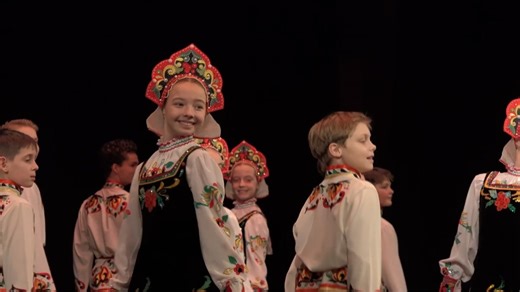 俄罗斯族舞蹈《卡林卡》