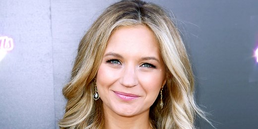 "Blue Bloods" star Vanessa Ray's Wiki: Body Measurements, Pregnant, Wedding, Net Worth, Husband