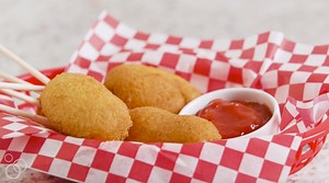 Easy Homemade Mini Corn Dogs! These DIY corn dogs take less than 25 minutes to make from start to finish, and leftovers can be frozen and reheated in a flash. 🙌🏻 RECIPE: https://www.justataste.com/easy-homemade-mini-corn-dogs-recipe/ | Just a Taste