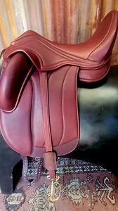 Edix Ishya Dressage saddle in Australian Nut. This premium European leather is incredibly supple and soft to the touch, providing the perfect balance of grip and comfort. ✅️Comes with 8 interchangeable gullet plates ✅️Soft tree design for maximum horse comfort and freedom of movement ✅️Fully adjustable thigh blocks for customized fit ✅️Optimal rider positioning for peak performance ✅️Available in a range of colours, including Black, Brown, Cognac, and Aussie Nut. #edixdressage #edixishya #flexib