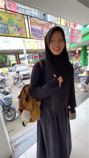 her sister is scared,, #socialexperiment #schoolchild #beautiful #fyp #viralshort