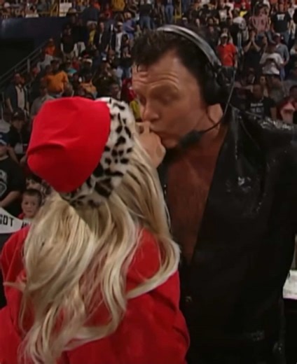 The Kat gives JR and Jerry Lawler Christmas Gifts RAW is War 2000 #jerrythekinglawler#thekat #jimross