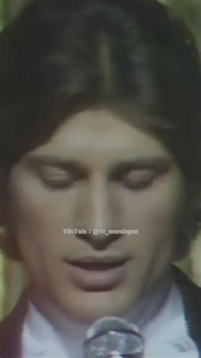 Laisse moi t'aimer par Mike Brant: Chanson Française with Nostalgic Lyrics