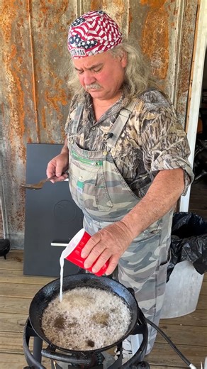 How I Clean and reuse frying grease. The easy way! #hack #foodie #cooking #louisiana #reels | Bruce Mitchell